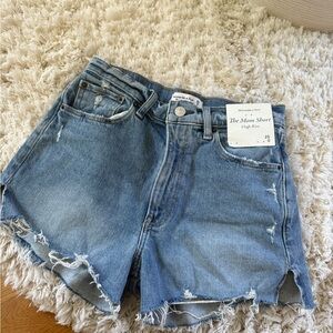 Abercrombie & Fitch The Mom Short High Rise- size 25/0 NWT